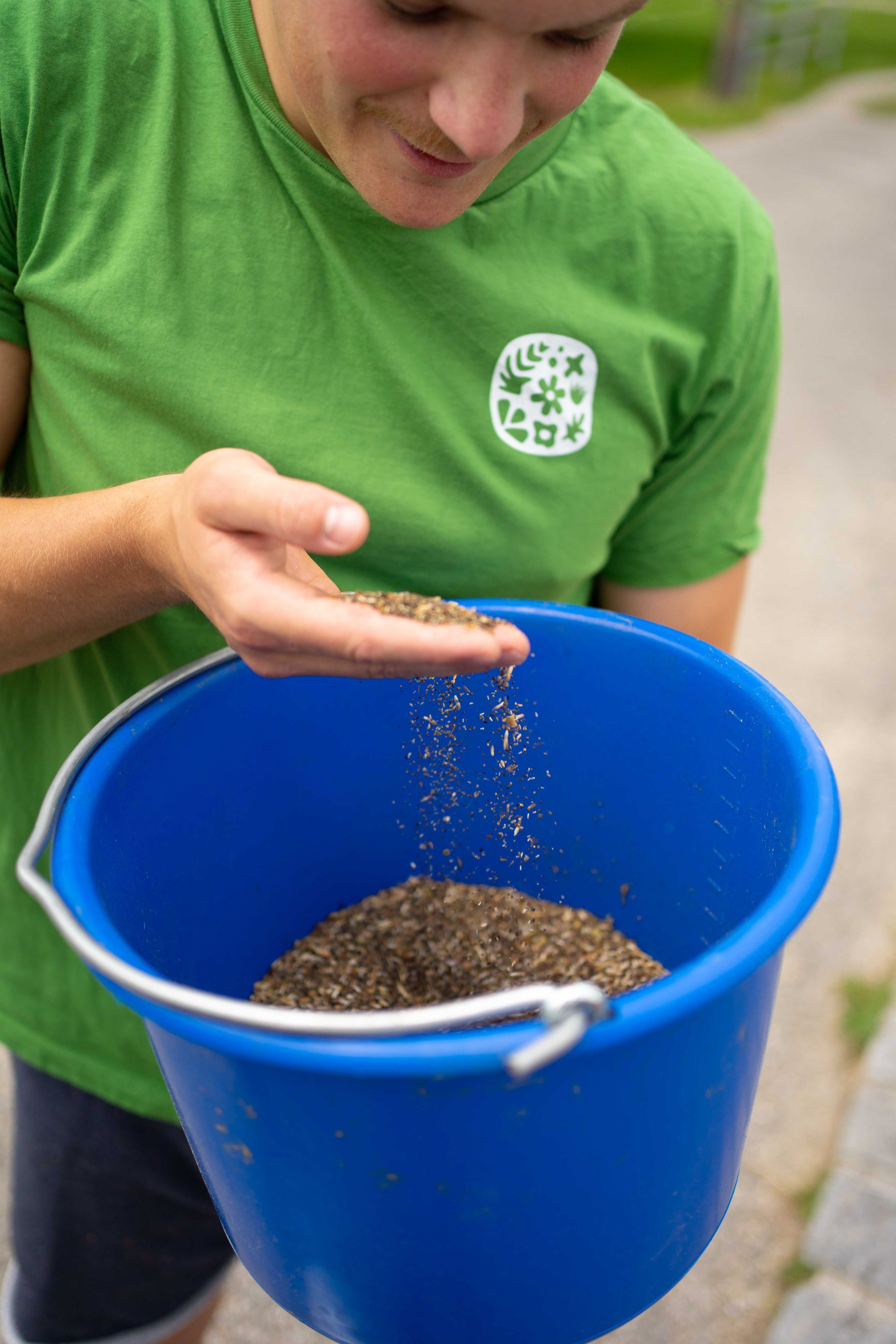 Blauer Eimer mit Aaron